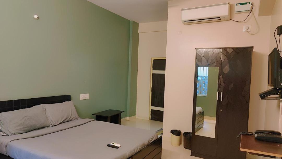 Metro Suites Bangalore Esterno foto